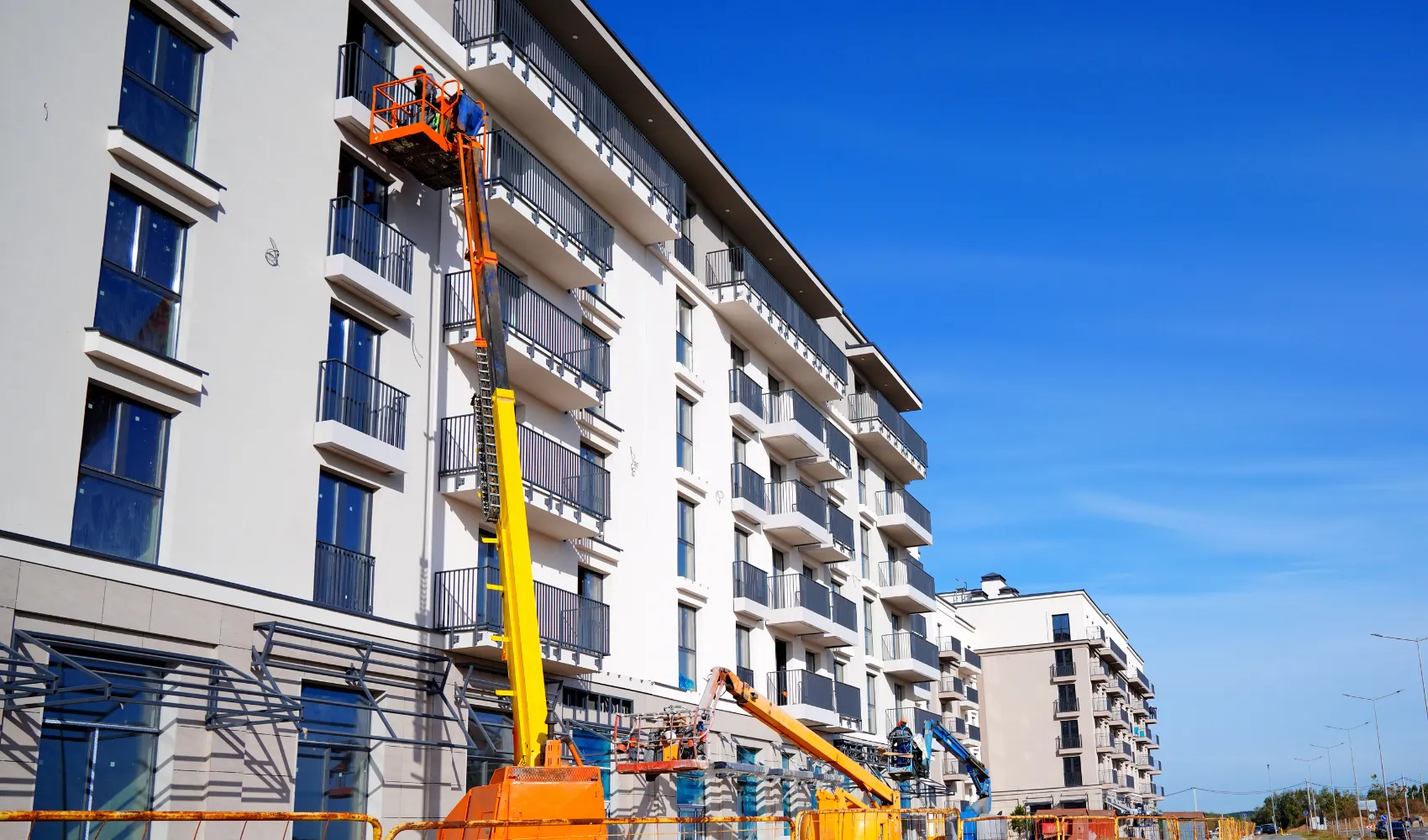 HOA exterior painting project on multi-family apartment building using lift equipment in Los Angeles by Best Painting LA